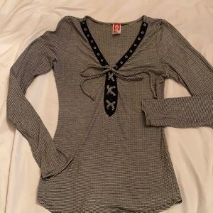 Laces stripe top